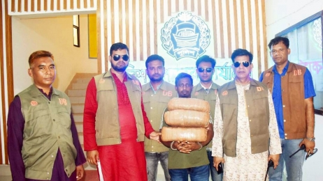 বরগুনায় ডিবি পুলিশের হাতে ৬ কেজি গাঁজাসহ আটক ১ 