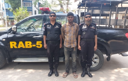 ইয়াবাসহ মাদক ব্যবসায়ী বাদল  গ্রেফতার 