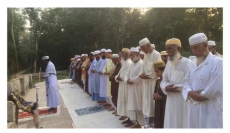 পিরোজপুরে বৃষ্টির প্রার্থনায় ইসতিসকার নামাজ আদায়।