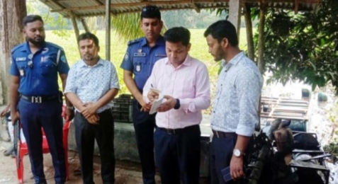 চাঁদপুরের ফরিদগঞ্জে অবৈধ বালু উত্তোলনের দায়ে ড্রেজার জব্দ, লাখ টাকা জরিমানা