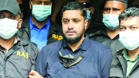 আদালত বলছেন, মামলা সাজানো, তাঁর অস্ত্র বৈধ, গোল্ডেন মনির খালাস