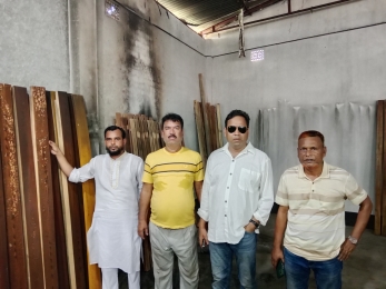 পূবাইলে পুড়ে যাওয়া দোকান পরিদর্শন করেছে স্থানীয় ওয়ার্ড কাউন্সিলর