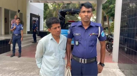 শরীয়তপুরে ইসলাম নিয়ে কটুক্তি করায় আটক হিন্দু স্বর্ণকার।