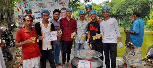 এস এস সি ব্যাচ ২০২৩ এর উদ্যোগে সখিপুরে পথচারীদের মাঝে ঠান্ডা শরবত বিতরণ। 
