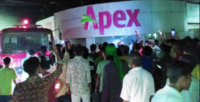 এপেক্স শো-রুমে অগ্নিকাণ্ড ৪০ লাখ টাকার ক্ষয়-ক্ষতি