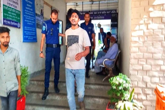 চাকরি দেয়ার আশ্বাসে কোটি টাকা হাতিয়ে নেওয়ার  এক চক্রের প্রধান  গ্রেফতার।