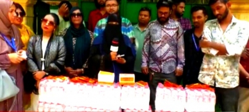 নারায়ণগঞ্জ আইন কলেজের  শিক্ষার্থীদের উদ্যোগে পানি ও স্যালাইন বিতরণ
