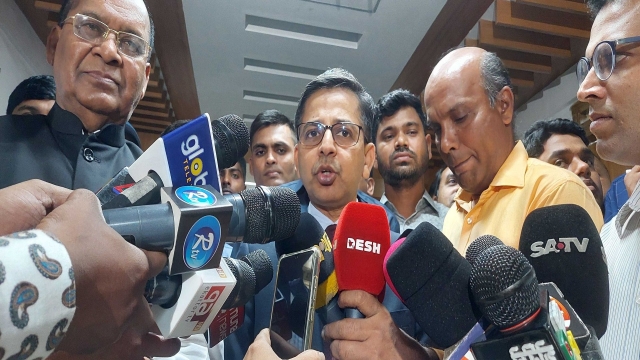  দেশে অ্যাস্ট্রাজেনেকা ভ্যাকসিনের পার্শ্ব প্রতিক্রিয়া নিয়ে অনুসন্ধান চলছে: স্বাস্থ্যমন্ত্রী