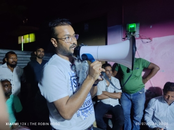 প্রকৌশলী ভাইয়ের জন্য ভোট চাইতে মহাকাশযান  গবেষক নলছিটির নির্বাচনের মাঠে। 