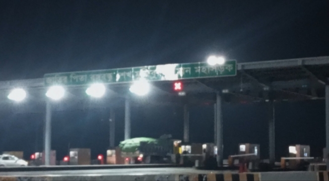 ফরিদপুরের ভাঙ্গায় মাদকের আলামত পাওয়ায় ৪ ট্রাক ড্রাইভার আটক 