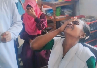 নন্দিনী কর্ণার’ আতঙ্কে ৩৬ ছাত্রী অসুস্থ, স্কুল বন্ধ ঘোষণা 