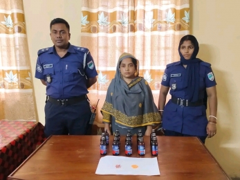 কেশবপুরে মাদক সম্রাট আলমগীরের স্ত্রী ফেনসিডিল ও ইয়াবাসহ গ্রেফতার