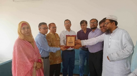 প্রশাসনিক দায়িত্ব ও পদোন্নতিপ্রাপ্ত সহকর্মীদের জবি সাদা দলের সম্মাননা প্রদান