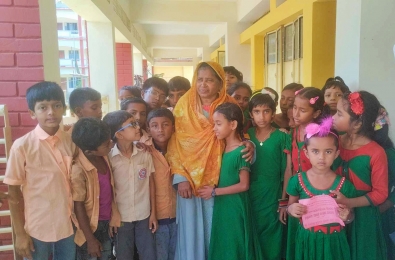 প্রায় ৪০ বছর শিক্ষকতার পর সহকারী শিক্ষকের বিদায়