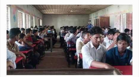 ডোমারে মাধ্যমিক শিক্ষার্থীদের সচেতনতা বৃদ্ধির লক্ষ্যে কর্মশালা। 