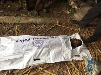 সাটুরিয়ার ঘিওর এলাকার নির্মাধীন ভবন থেকে এক ব্যক্তির ঝুলন্ত মরদেহ উদ্ধার করেছে পুলিশ 