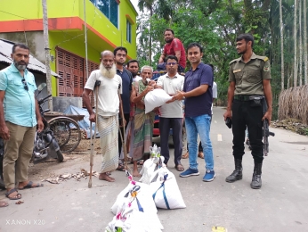 ইন্দুরকানীতে ঘুর্নিঝড় রেমালে ক্ষতিগ্রস্থদের মাঝে উপজেলা নির্বাহি আবুবক্কর সিদ্দিকীর ত্রান বিতরন।