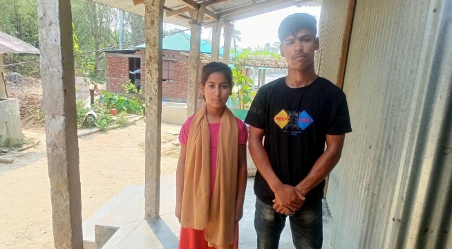  চৌগাছায় পত্রিকা পরিবেশক  পঙ্গু শফির পরিবার অসহায়।  