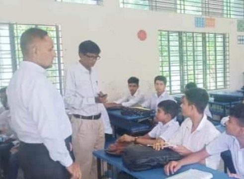শরিফাবাদ হাইস্কুল এন্ড কলেজ পরিদর্শনে ভাঙ্গা মাধ্যমিক শিক্ষা অফিসার 