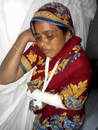 কেশবপুরে যৌতুকের দাবিতে স্ত্রীকে হত্যার চেষ্টা