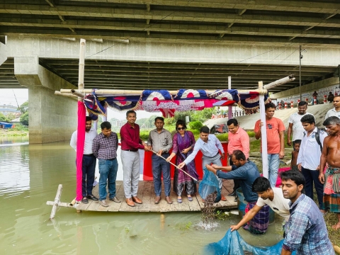 ভাঙ্গা উপজেলা মৎস্য অফিসের উদ্যোগে উন্মুক্ত জলাশয়ে মাছের পোনা অবমুক্ত
