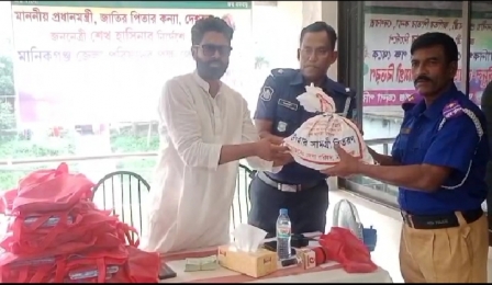সাটুরিয়া ঈদুল আযহা উপলক্ষে জেলা পরিষদের  ঈদ উপহার সামগ্রী বিতরণ। 