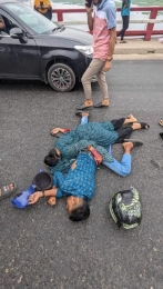 বন্দরে বাসের ধাক্কায় ২ মোটর বাইক আরোহী নিহতদের পরিচয় জানা গেছে। 