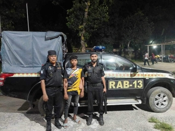 নীলফামারীতে ইয়াবাসহ মাদক ব‍্যবসায়ী আটক। 