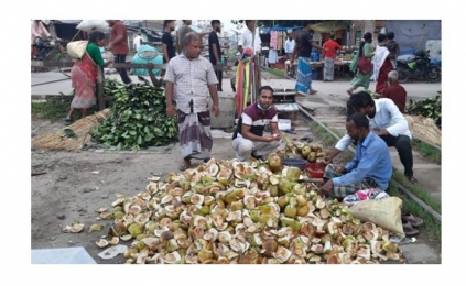 নীলফামারীতে প্রচন্ড ভ‍্যাপসা গরমে মানুষ দিশেহারা। 