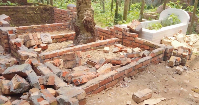 পিরোজপুরে চাঁদা না পেয়ে কবরস্থান ভাংচুর 