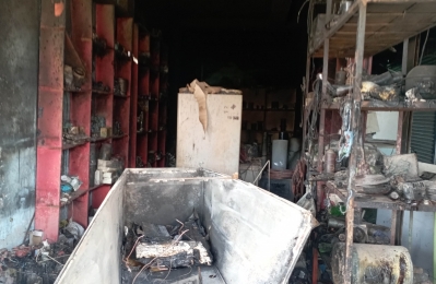 চৌগাছার পুড়াপাড়া বাজারে দোকানে ভয়াবহ 