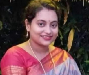 শরীয়তপুরে স্বামীর মোটরসাইকেল থেকে ছিটকে পড়ে এক গৃহবধূর মৃত্যু 