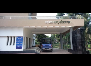 শরীয়তপুরের জাজিরায় পদ্মা নদী থেকে জাল তোলার সময় বজ্রপাতে  এক জেলের মৃত্যু। 