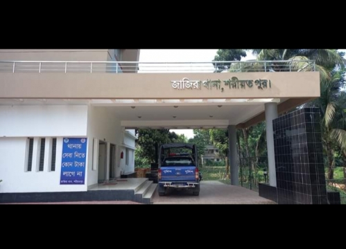 শরীয়তপুরের জাজিরায় পদ্মা নদী থেকে জাল তোলার সময় বজ্রপাতে  এক জেলের মৃত্যু। 