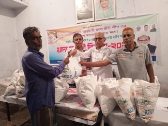 পিরোজপুরে ঘুর্ণিঝড় রেমালে ক্ষতিগ্রস্ত মৎস্যজীবীদের মাঝে খাদ্যসামগ্রী বিতরণ 