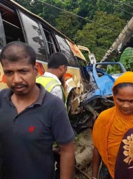 ফরিদপুরের ভাঙ্গায় সড়ক দুর্ঘটনায় নিহত ২; আহত ১৫ 