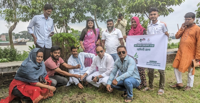 নরসিংদীর ঘোড়াশালে স্বপ্নদ্রষ্টা, স্মাইল ,এক্সিলেন্স বাংলাদেশ যৌথভাবে বৃক্ষরোপণ' কর্মসূচি পালন