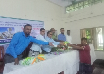 তুলা উন্নয়ন বোর্ডের উদ্যোগে চৌগাছার শতাধিক কৃষক পেলন কৃষি উপকরণ