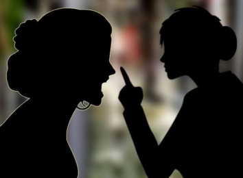 ছোট সতীনের মারধরে বড় সতীন হাসপাতালে।