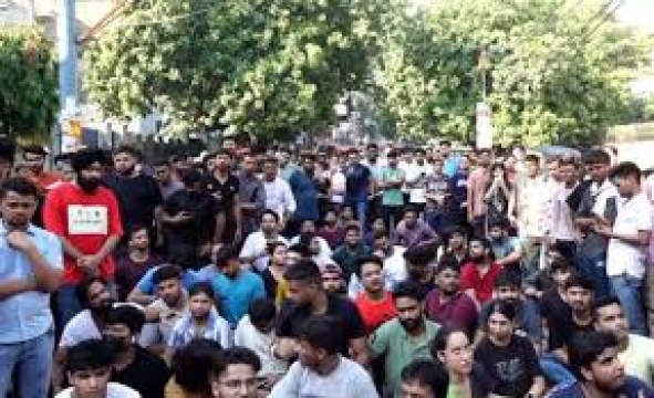 তিন ছাত্রের মৃত্যুর পর দিল্লিতে বিক্ষোভ