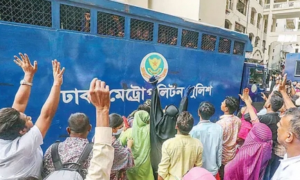  প্রায় সাড়ে  ৮ হাজারের বেশি গ্রেপ্তার হয়েছে  গত ১০ দিনে । 