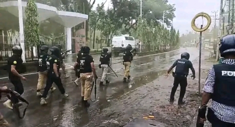 রণক্ষেএ সিলেট, চলছে গুলি,টিয়ারশেল