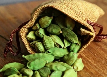 প্রতিদিন ১টি এলাচি খেলে কী হবে জানেন?