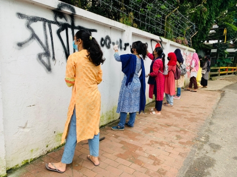 সিলেটের দেয়ালে দেয়ালে রঙের ছোঁয়া, রাঙিয়ে তুলছেন লিডিং ইউনিভার্সিটির শিক্ষার্থীবৃন্দ।