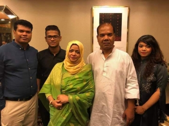 হাতিয়ার সাবেক এমপি মোঃ আলী ও আয়েশা আলী নৌবাহিনীর হাতে গ্রেপ্তার। 