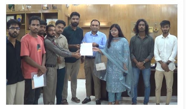 নীলফামারীতে স্থানীয় সরকার বিভাগে অনিয়মে জেলা প্রশাসককে স্মারকলিপি। 