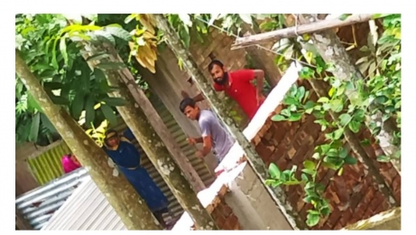 শরীয়তপুরের ভেদরগঞ্জে শিক্ষকের বাড়িতে বিএনপি নেতার হামলা।