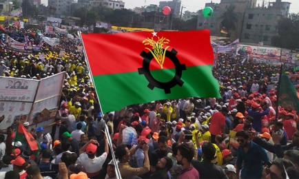 বিএনপি সরকার থেকে দূরে থাকতে চায় না