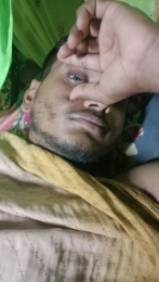 কোটা আন্দোলনে পুলিশের গুলিতে নিভতে বসেছে রায়হানের চোখের আলো।