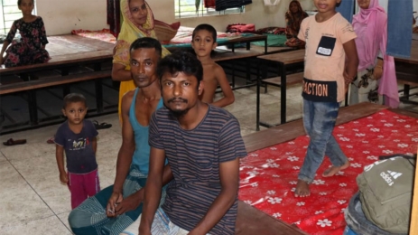 টানা বৃষ্টিতে ডুবেছে নোয়াখালী, আশ্রয়কেন্দ্রে ঠাঁই মানুষের